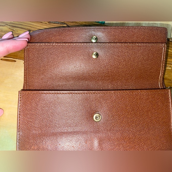 LOUIS VUITTON MONOGRAM INTERNATIONAL LONG WALLET - Picture 8 of 14